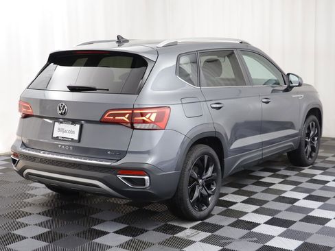 Certified 2023 Volkswagen Taos SE w/ Black Wheel Package image 18