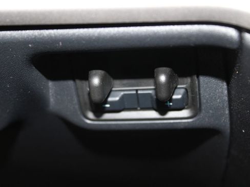 Used 2025 Ford Expedition Active AWD/4WD image 31
