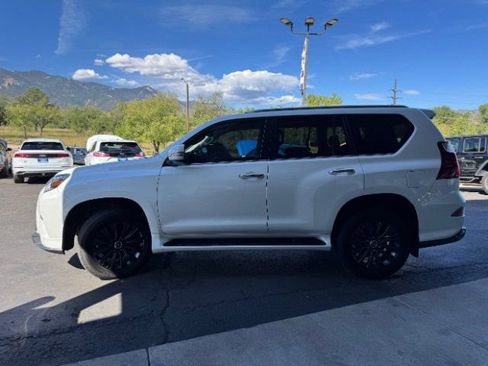 Used 2021 Lexus GX 460 Premium w/ Accessory Package AWD/4WD image 4