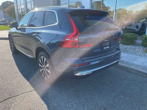 Used 2023 Volvo XC60 B5 Plus w/ Climate Package AWD/4WD image 3