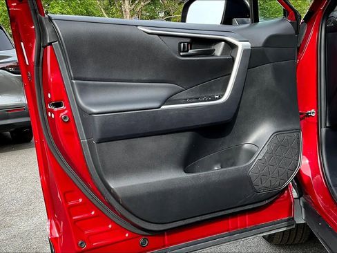Certified 2025 Toyota RAV4 LE image 21