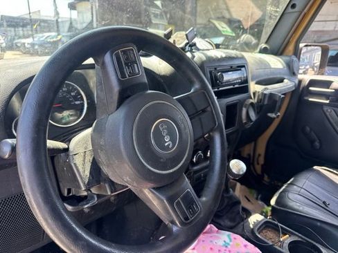Used 2013 Jeep Wrangler Sport AWD/4WD image 10