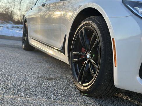 Used 2017 BMW 750i xDrive image 11