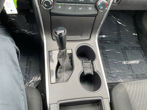 Used 2017 Toyota Camry LE FWD image 29
