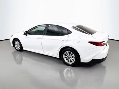 Used 2025 Toyota Camry LE image 5