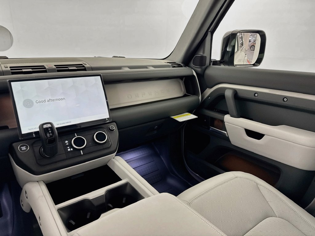 New 2026 Land Rover Defender 110 X-Dynamic SE AWD/4WD image 24