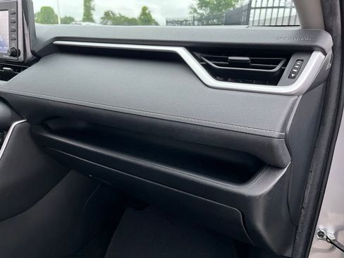 Used 2020 Toyota RAV4 LE AWD/4WD image 28
