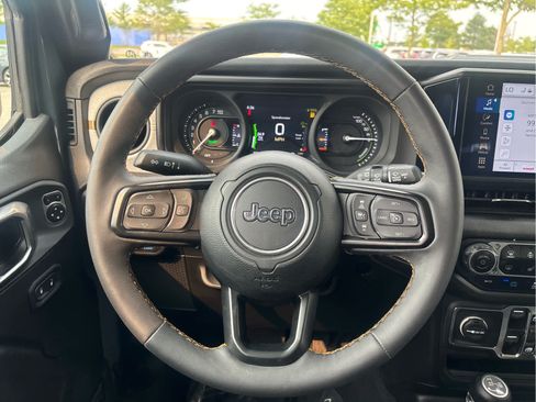 Used 2024 Jeep Wrangler Unlimited w/ Convenience Group AWD/4WD image 17