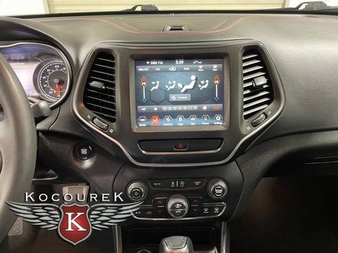 Used 2022 Jeep Cherokee Trailhawk w/ Trailer Tow Group AWD/4WD image 16