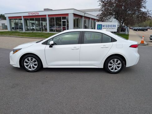 Used 2023 Toyota Corolla LE FWD image 2