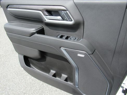 Used 2025 Chevrolet Silverado 2500 LTZ w/ LTZ Convenience Package image 31