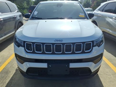Used 2025 Jeep Compass Sport AWD/4WD image 2