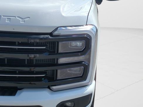 Used 2025 Ford F250 Platinum image 9