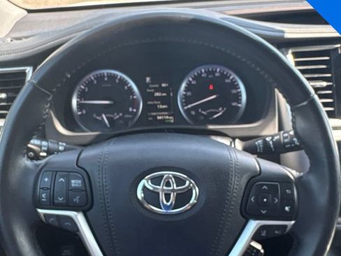 Used 2017 Toyota Highlander XLE AWD/4WD image 17