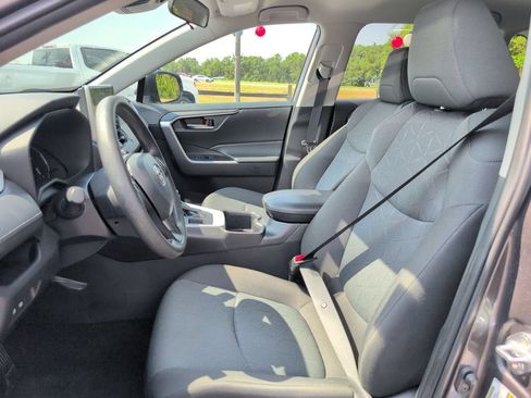 Used 2025 Toyota RAV4 XLE AWD/4WD image 14