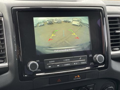 Used 2022 Nissan Frontier SV image 18