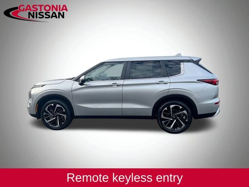 Used 2024 Mitsubishi Outlander SE image 5