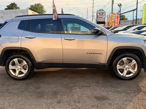 Used 2024 Jeep Compass Latitude AWD/4WD image 11