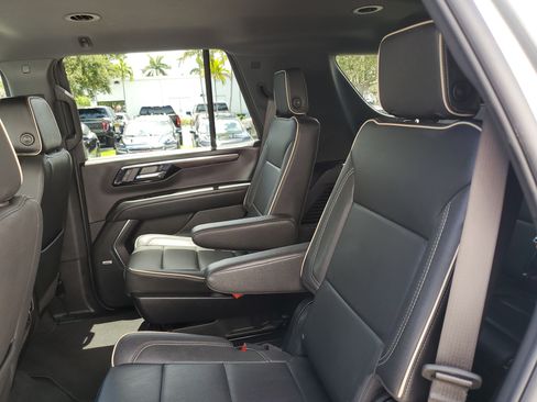 Used 2025 Chevrolet Tahoe Premier AWD/4WD image 14