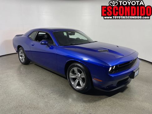 Used 2019 Dodge Challenger SXT RWD image 1