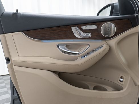 Certified 2021 Mercedes-Benz GLC 300 4MATIC image 11