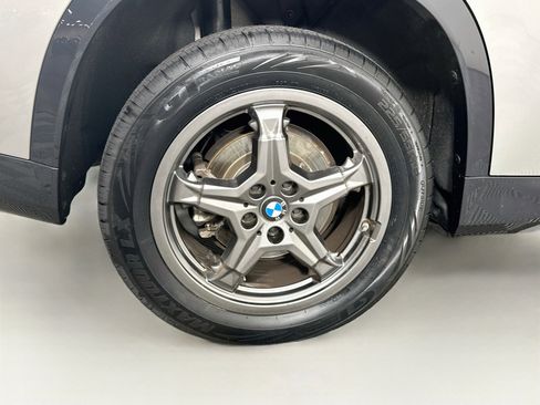 Used 2025 BMW X1 xDrive28i AWD/4WD image 11