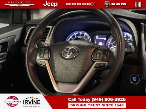 Used 2019 Toyota Highlander XLE image 15