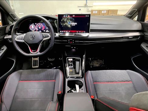 Used 2025 Volkswagen GTI SE FWD image 17