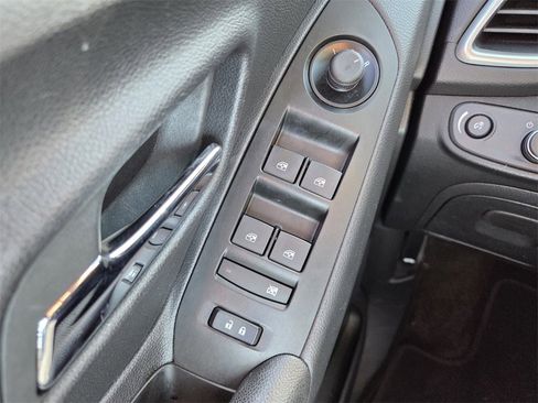 Certified 2022 Chevrolet Trax LT w/ LT Convenience Package image 22