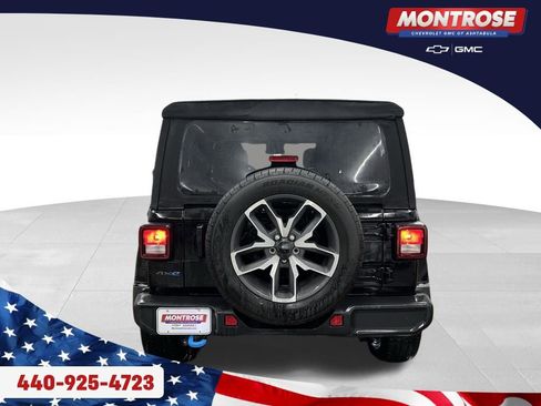 Used 2024 Jeep Wrangler Unlimited w/ Convenience Group AWD/4WD image 4