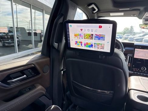 Used 2025 GMC Yukon Denali Ultimate AWD/4WD image 12