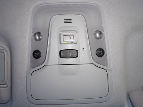 Used 2022 Toyota Prius LE image 19