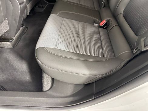 Used 2025 Chevrolet Trax LT w/ LT Convenience Package FWD image 32