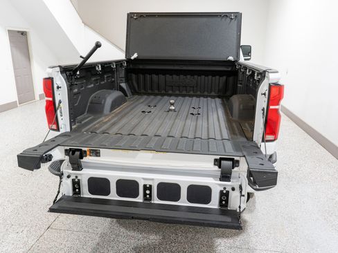 Used 2024 Chevrolet Silverado 2500 High Country w/ High Country Premium Package image 12