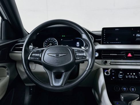 Used 2025 Genesis G70 2.5T RWD image 18