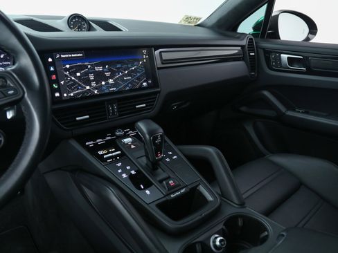 Used 2022 Porsche Cayenne Turbo GT image 30