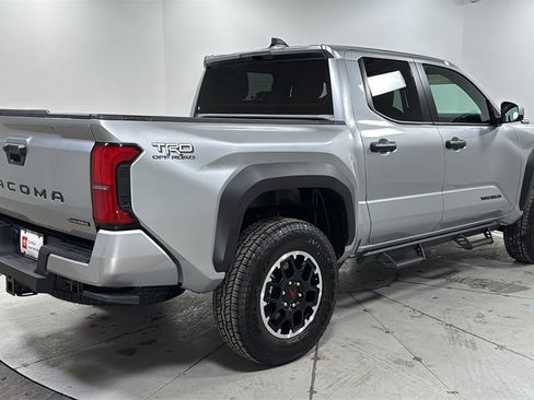 Certified 2025 Toyota Tacoma TRD Off-Road image 5