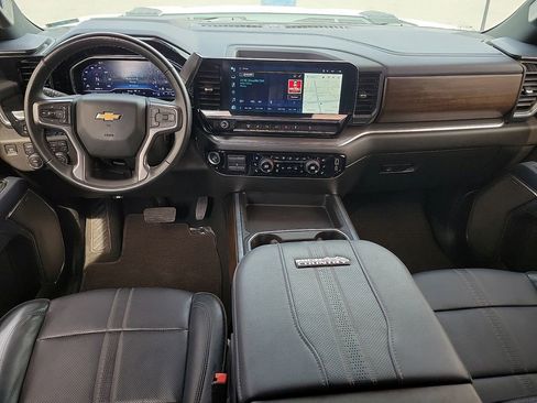 Used 2024 Chevrolet Silverado 2500 High Country w/ High Country Premium Package image 17