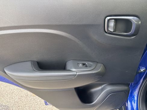 Used 2022 Hyundai Venue Limited w/ Cargo Package image 12