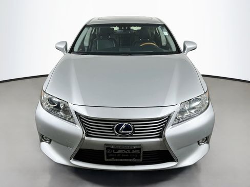 Used 2014 Lexus ES 300h w/ Luxury Package w/Bamboo Trim FWD image 2