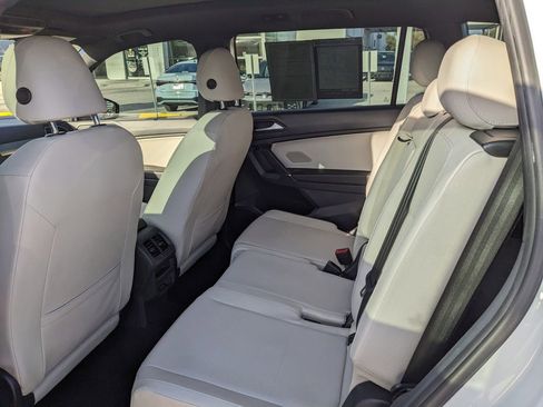 Used 2020 Volkswagen Tiguan SE R-Line image 16