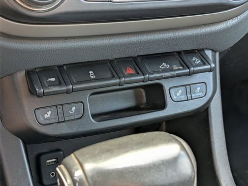 Used 2018 Chevrolet Colorado Z71 AWD/4WD image 19