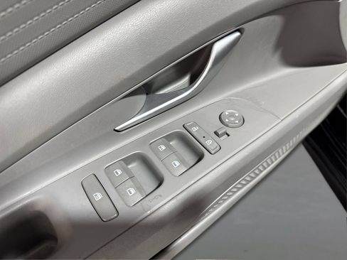 Used 2023 Hyundai Elantra SE FWD image 23