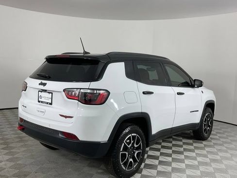 Used 2025 Jeep Compass Trailhawk AWD/4WD image 5