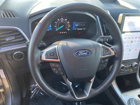 Used 2024 Ford Edge SEL image 9