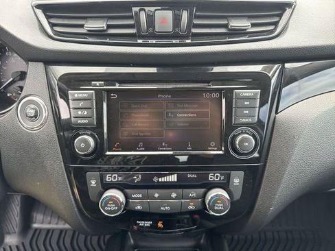 Used 2022 Nissan Rogue Sport SV image 16