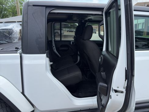 Used 2021 Jeep Gladiator Sport AWD/4WD image 17