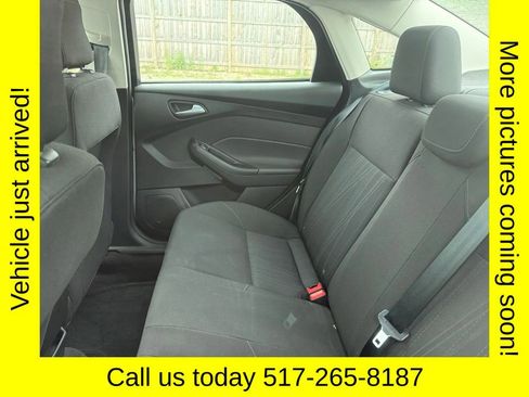 Used 2018 Ford Focus SE FWD image 4