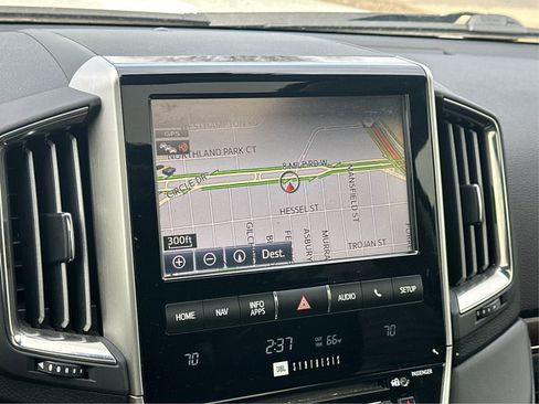 Used 2018 Toyota Land Cruiser image 40