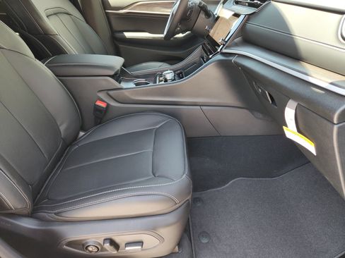 New 2026 Jeep Grand Cherokee Limited AWD/4WD image 11